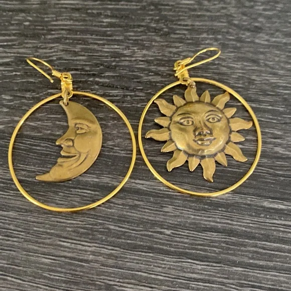 Sun and Moon earring - Picture 6 of 6